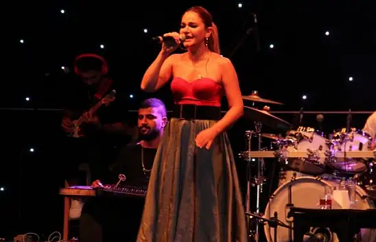 Barbunn Bistro'da Derya Bedavacı rüzgarı esti