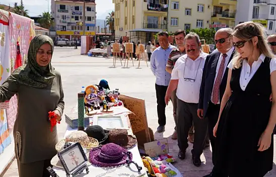 BAŞKAN OTGÖZ, HAYAT BOYU ÖĞRENME HAFTASI SERGİNİN AÇILIŞINI YAPTI