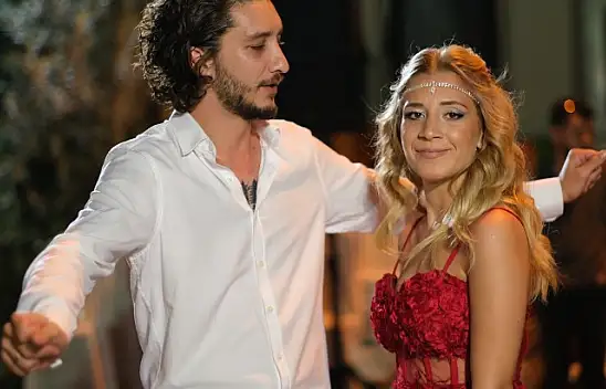 Begüm ile Mert çiftinin kınası coşkulu geçti