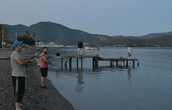 BİLİNÇSİZ AVLANMA BALIK VERİMİNİ AZALTIYOR