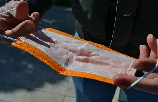 Bir süre daha maske takmaya devam edeceğim