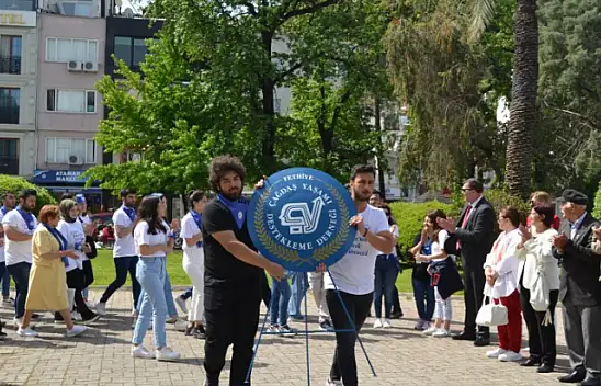 CHP'DEN ÇELENK SUNMA TÖRENİ