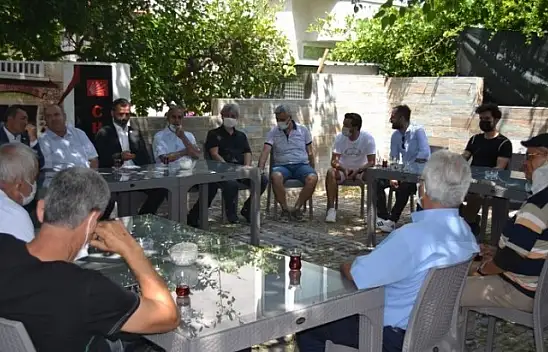 CHP'li Vekiller, Fethiye İlçe Binası'nda partili ile buluştu