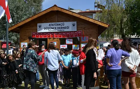 ÇOCUKLAR BAYRAMLARINI KUTLADI