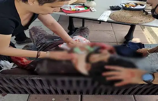 Eski sevgilisiyle gördüğü şahsı parkta bıçakladı