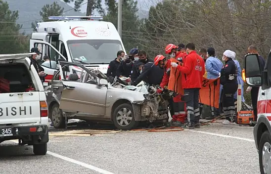 Feci kazada 1'i çocuk 5 kişi hayatını kaybetti