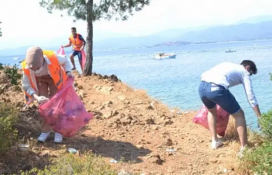 Fethiye Ak Parti Gençlik Kollarından çevre temizliği