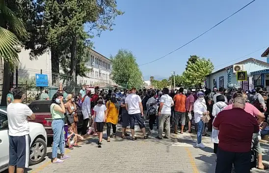 Fethiye'de Bursluluk Sınavı'nı kazanmak isteyen öğrenciler ter döktü