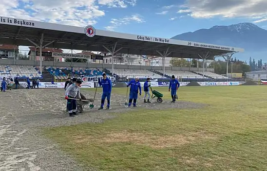 Fethiyespor 2. Yarı için çim yeniliyor