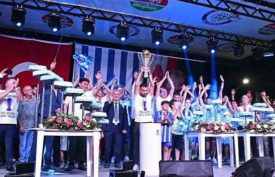 FETHİYESPOR ŞAMPİYONLUĞU KUTLADI