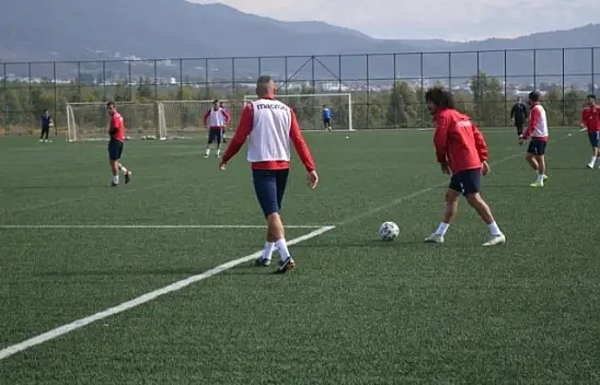 Fethiyespor suni çimde hazırlanıyor 