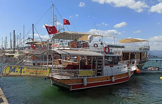 FIRTINA SEBEBİYLE TEKNE TURLARI İPTAL EDİLDİ