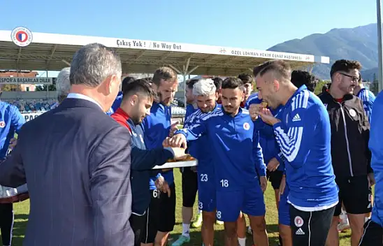 Futbolculara Baklava Ziyafeti