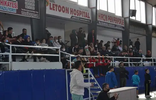 Genç güreşçiler heyecanlandırdı