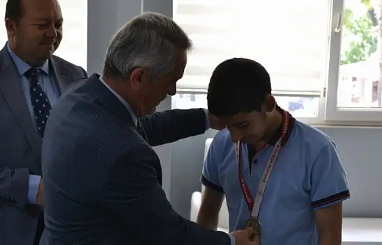 GENÇ TAHA TÜRKİYE ÜÇÜNCÜSÜ