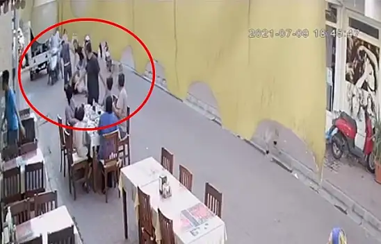 Güvenlik görevlisine saldırı kamerada