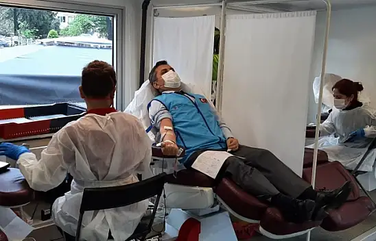 İlk Bağışı Müftü Oktay yaptı