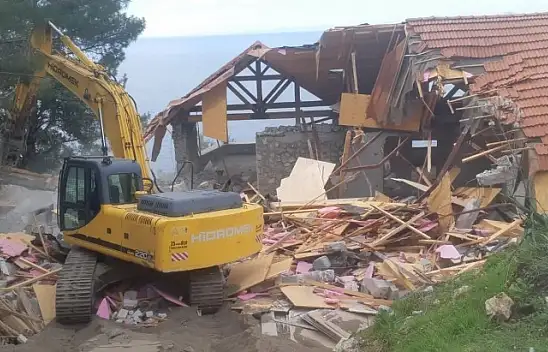 Kaçak inşaatlar yerle bir edildi