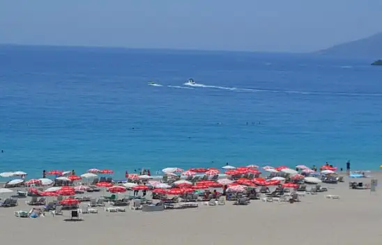 Kurban Bayramı öncesi Ölüdeniz tıklım tıklım doldu