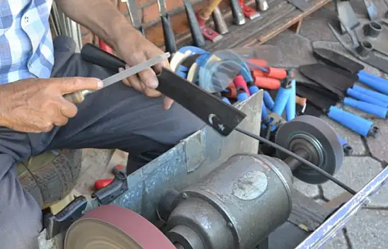 KURBAN BAYRAMI YAKLAŞINCA BIÇAKÇILAR YOĞUNLAŞTI