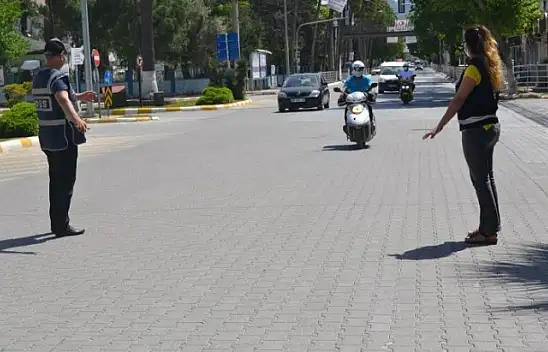 Muaflar dışarıda vatandaşlar evlerde