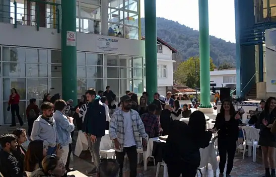 ÖĞRENCİLER YAŞLILARI UNUTMADI