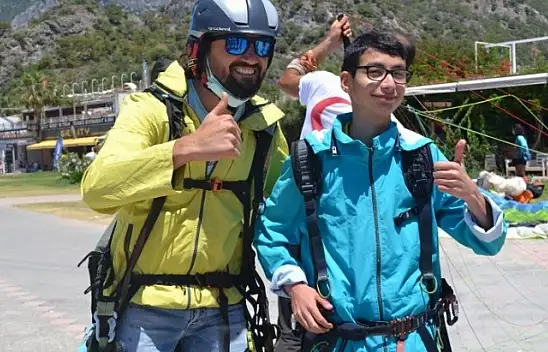 Özel öğrenciler teleferik ve yamaç paraşütü keyfi yaşadı