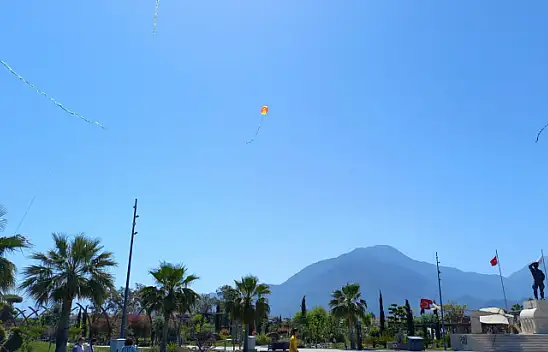 Özel Öğrencilerden Uçurtma Şenliği