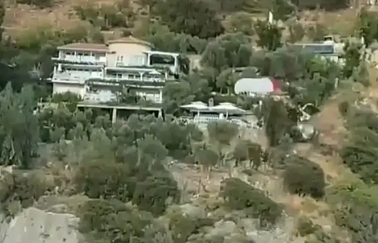 Paraşütler dolaşınca yedek paraşütle iniş yaptılar