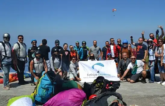 Sağlık çalışanları uçarak moral depoladı