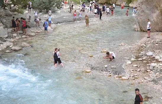 Saklıkent Kanyonuna turistler akın ediyor
