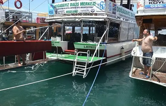 Su altında serinlediler