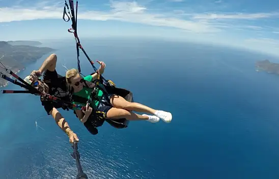 Ukraynalı Acenteler Paraşüt Keyfi Yaptı