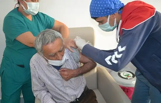 Yaşlılardan aşı teşekkürü