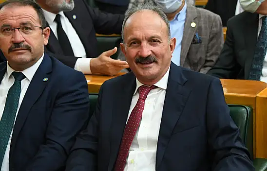 Behçet Saatcı, İYİ Parti rozetini taktı