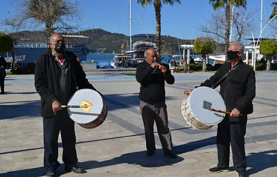 Beşkaza Meydanı'nda davullu zurnalı eylem