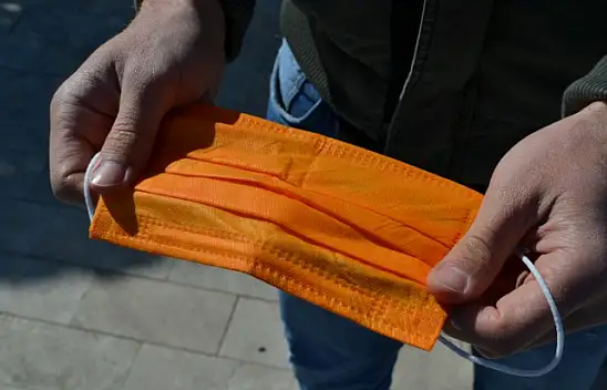 Bir süre daha maske takmaya devam edeceğim