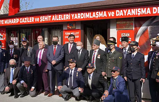 Fethiye şehitlerini andı, zaferini kutladı