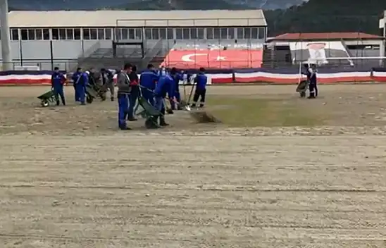 Fethiyespor 2. Yarı için çim yeniliyor