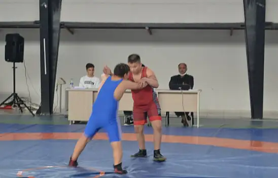 Genç güreşçiler heyecanlandırdı