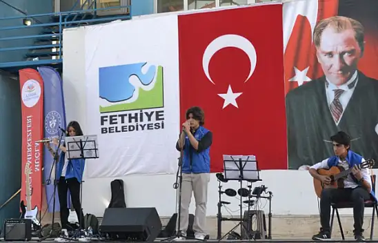 Gençler bayramı doyasıya kutladı