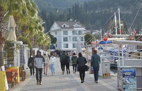 Halk güneşli havayı değerlendiriyor