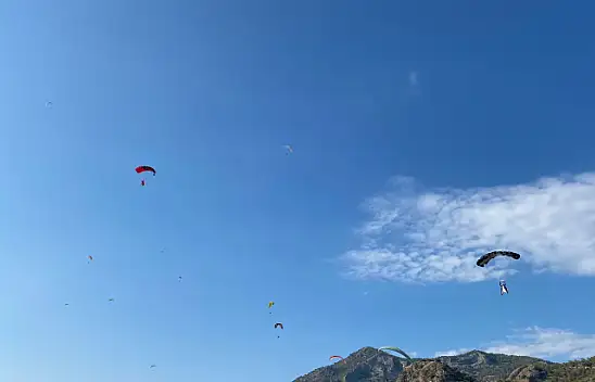 Hava oyunları festivali renkli görüntülere ev sahipliği yapıyor