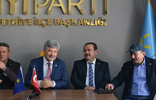 İYİ Parti'de yeni rozetler takıldı