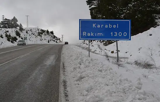 Karabel'de şiddetli kar yağışı