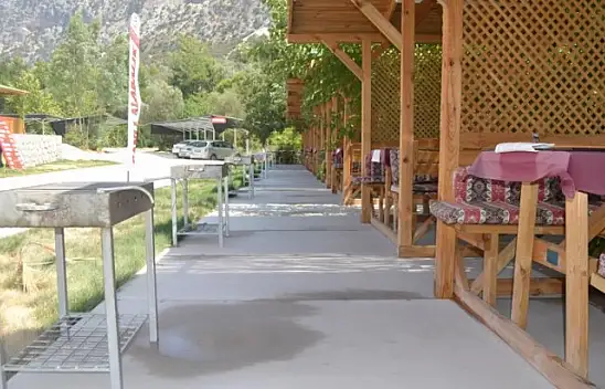 'Kırmızı Beyaz Et Restaurant' Misafirlerini Bekliyor