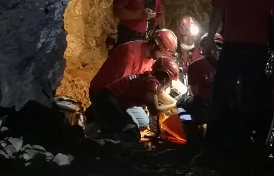 Maden Ocağında 40 metrelik Tünele Düşen Genç Filmleri Aratmayan Bir Operasyonla Kurtarıldı
