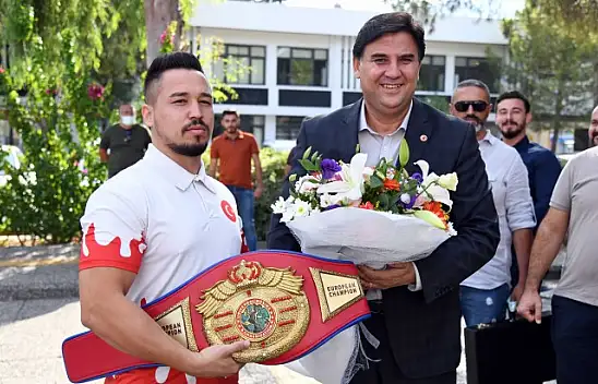 MİLLİ BOKSÖR ALCU, KARACA'YI ZİYARET ETTİ