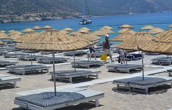Ölüdeniz Kumburnu Plajı baştan aşağıya yenilendi