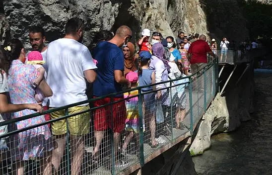 Saklıkent Kanyonuna turistler akın ediyor